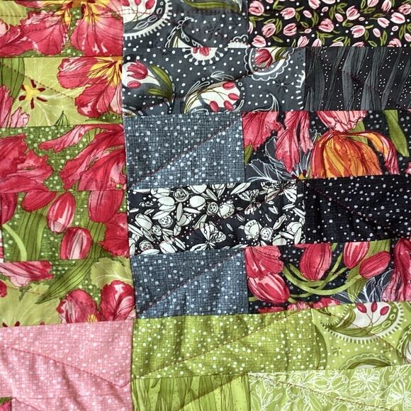 Hand Crafted Tulip Tango Quilt - Picture 9 of 16